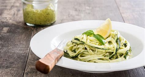 Tagliatelles De Courgettes Minceur Au Pesto De Spiruline