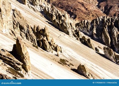 Tourists Are On The Way To Tilicho Lake Tilicho Tal 4920 M Annapurna