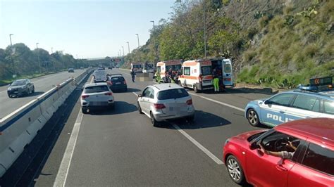 Scontro Tra Moto E Autocarro Sulla Tangenziale Di Catania Morto Un