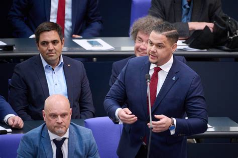 AfD Soldat Fliegt Aus Bundeswehr In Der Partei Ist Er Jetzt