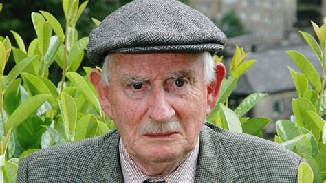 Tom Owen Last Of The Summer Wine Star Dies At 73 Bbc News