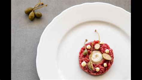 Disco Di Tartare Di Fassona Piemontese Con Mousse Di Elit Gorgonzola