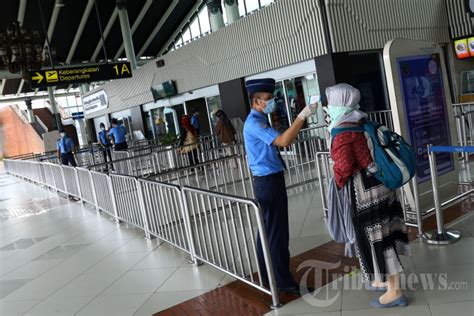 Jumlah Penumpang Pesawat Menurun Akibat Pandemi Corona Foto 1 1839236