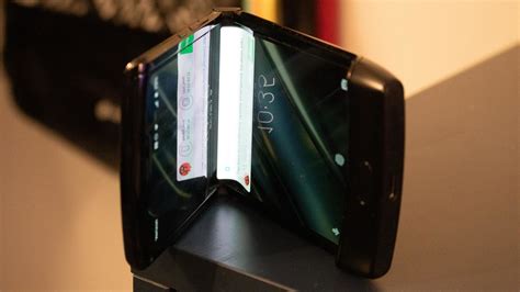 Motorola razr review: A nostalgic foldable that’s a mixed bag | CNN ...