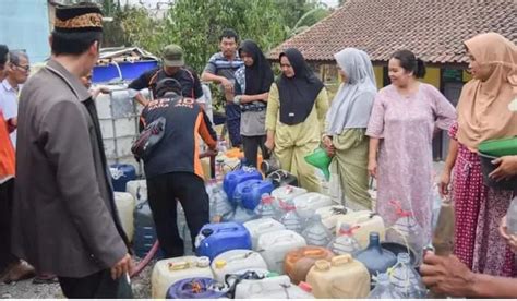 Baznas Karawang Salurkan Air Bersih Untuk Warga Tegalwaru Pojok Satu