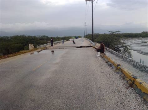 Lluvias De Grace Provocan Colapso En Tramo Del Puente Que Comunica