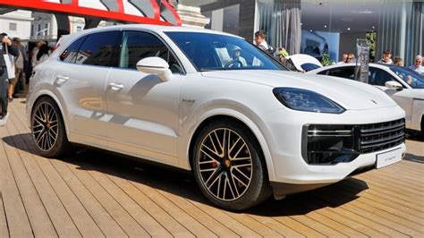 2024 Porsche Cayenne Turbo E-Hybrid Comes To Munich As The Ultimate ...