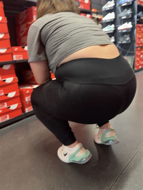 White MILF Fat Ass VTL Spandex Leggings Yoga Pants Forum