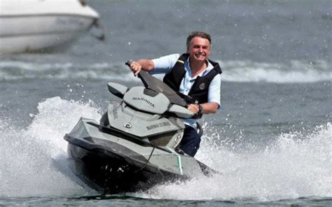 Bolsonaro Fez Passeios De Moto E Jet Ski No Litoral De SP E SC AFP