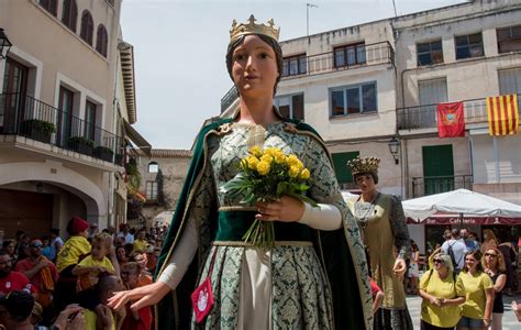 Vilallonga Del Camp Bateja La Nova Geganta San A Per La Festa Major