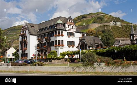 Hotel On The Banks Of The Rhine Near Rüdesheim Am Rhein Germany Stock