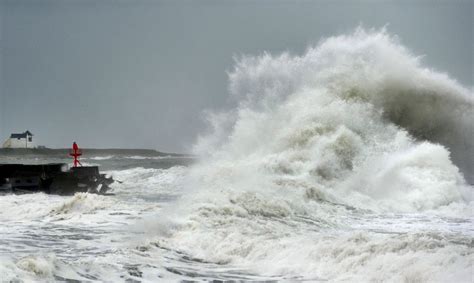 En Images Bretagne Des Vagues De Plusieurs M Tres De Haut