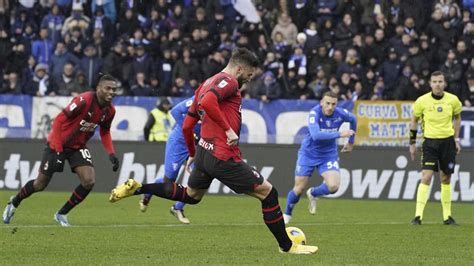 Giroud Into Double Figures Again Helps Milan Beat Empoli 3 0 In Serie