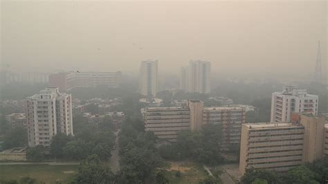 Delhi Air Pollution दिल्ली में फिर बढ़ा वायु प्रदूषण खराब श्रेणी में पहुंचा Aqi इन इलाकों में