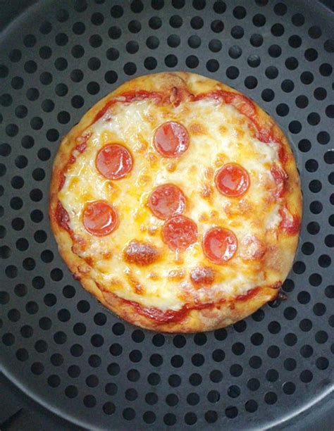 Perfect Personal Pizzas In An Air Fryer Foodtastic Mom