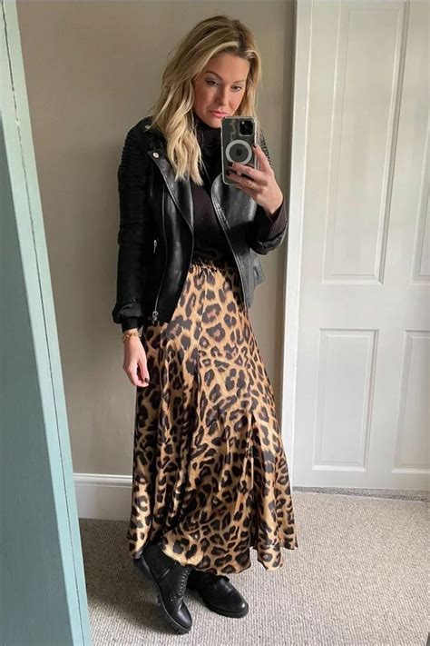 Pin by Pam VazPer on Otoño in 2024 Leopard maxi skirts Leopard