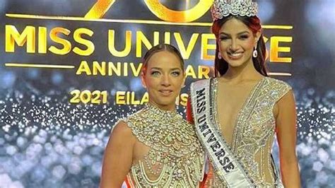 Adamari L Pez Deslumbra Con Su Belleza Junto A La Miss Universo