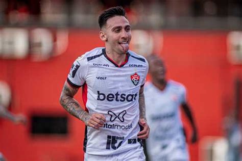 Atua Es Matheusinho Joga Bem E Mosquito Decide Gol Para O Vit Ria