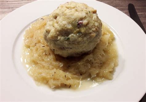 Tiroler Speckknödel Mit Sauerkraut Rezept Ichkoche