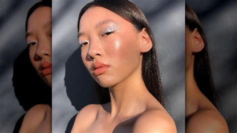 Naked Disco Eye Makeup Is The Dancing Queen Of 2023 Beauty Trends