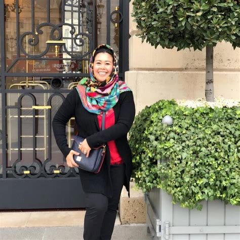 Hot Sexy Yenny Wahid Bikini Pics