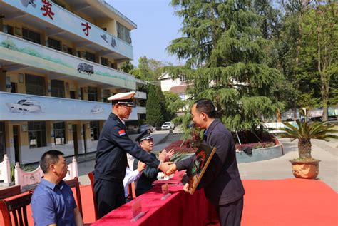 重庆市黔江区举行“全国国防教育示范学校”授牌仪式 国防动员 国防教育网