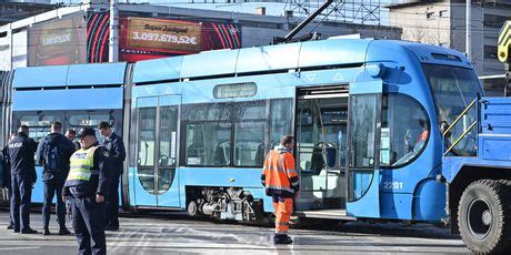 Video Foto Pogledajte Prizore Kaosa U Zagrebu Tramvaj Izletio Iz