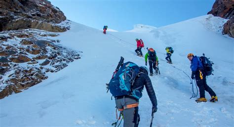 Turismo Aprovecha El Feriado Para Ascender Al Nevado Mateo De Carhuaz