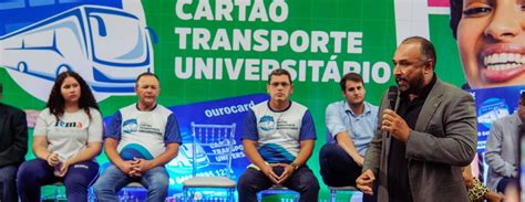 Deputados participam da entrega do Cartão Transporte Universitário a