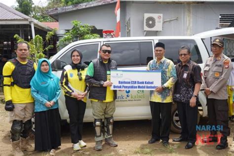 Pj Bupati HSS Serahkan Bantuan Unit Ambulan Untuk Warga Desa Lokbinuang