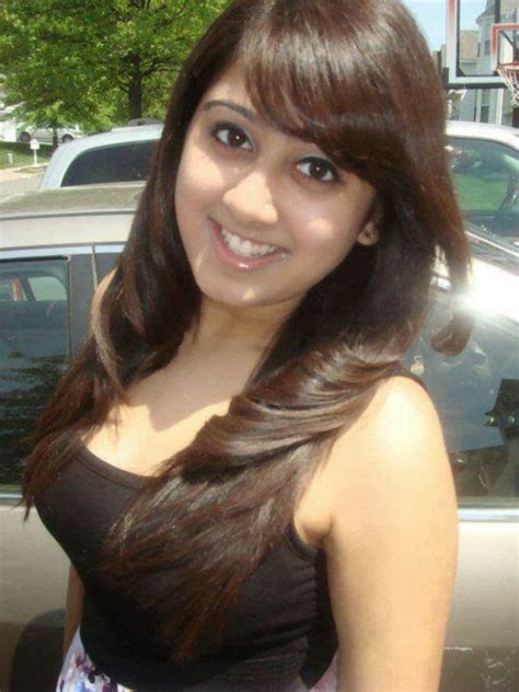 More Hot And Sexy Desi Indian And Pakistani Girls With Sexy Cleavage