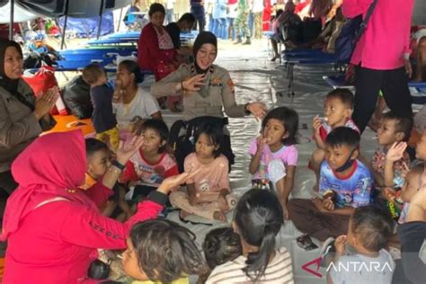 Banjir Jakarta Sejumlah Warga Mengungsi Di Tiga Lokasi ANTARA News