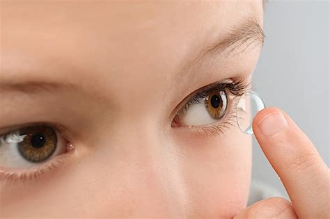 How To Care For Your Contact Lenses And Eyes Twenty Twenty Eyecare