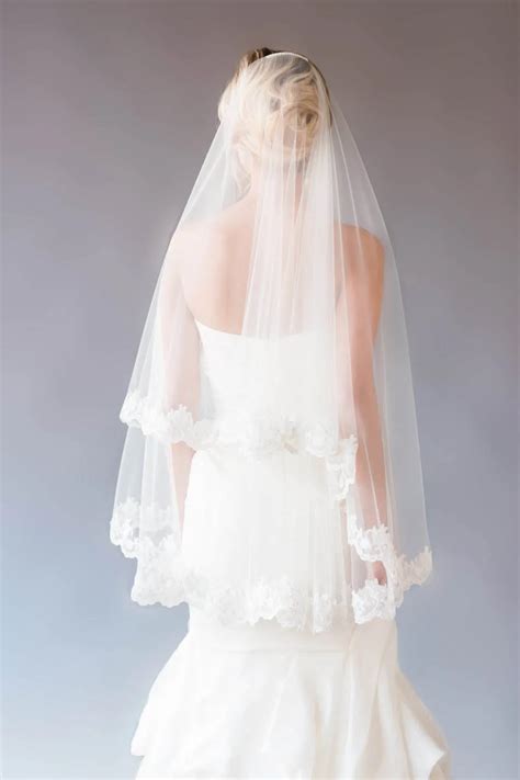 Scalloped Lace Edge Fingertip Length Bridal Veil Lunss