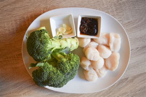 Seared Scallops With Broccoli