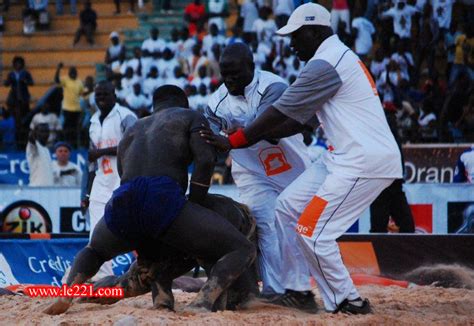 Lutte Modou L Lac De Guiers Et Zoss Issa Pouye Au S N Gal Le