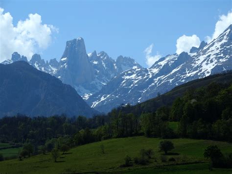 Coast & Mountains — Northern Spain Tour