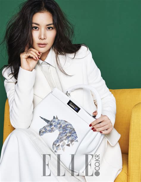 【フォト】ホワイトルックのコ・ソヨン＝「elle」 Chosun Online 朝鮮日報