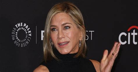 Jennifer Aniston S Tired Face Is Due To Botched Filler Surgeon Claims