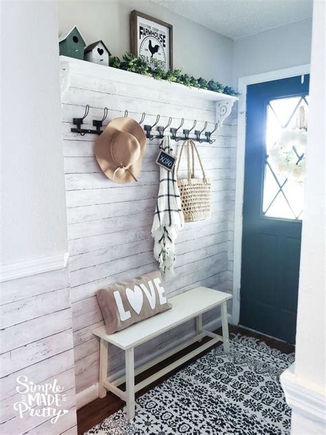 Impressive Small Entryway Decorations Ideas To Enhance The Beautiful