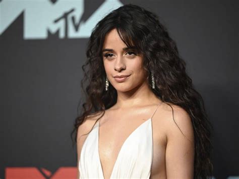 Camila Cabello habla sobre como afectan los estándares de belleza a la