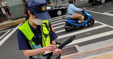 正妹女警開單太香了 表特正咩 冰楓論壇 綜合論壇遊戲攻略外掛下載軟體下載省錢優惠星座運勢手機app