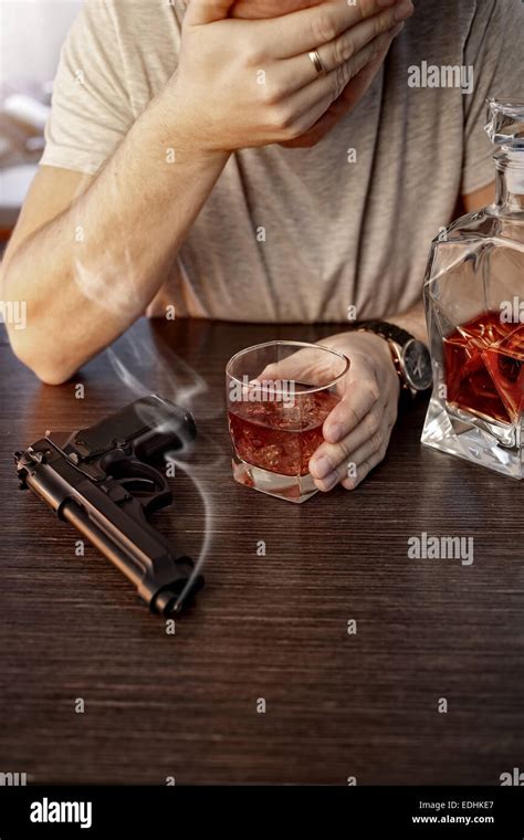 Pistola traumatica fotografías e imágenes de alta resolución Alamy