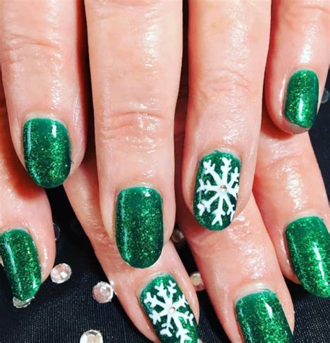 80 Stunning Green Christmas Nails Beauty Fitness And Lifestyle Blog