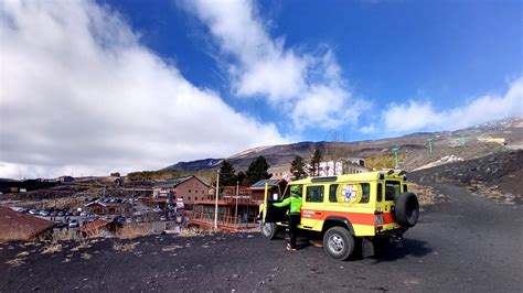 Malore Durante Un Escursione Sull Etna Morto Un Turista Americano