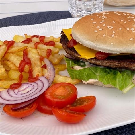 Copycat Burger and Fries Recipe | Recipes.net