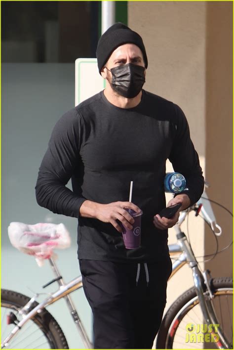 Photo: jake gyllenhaal after a workout 03 | Photo 4871858 | Just Jared