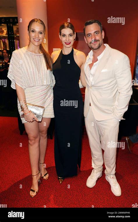 Anna Hofbauer Rebecca Kunikowski Und Marc Barthel Bei Der Premiere Des