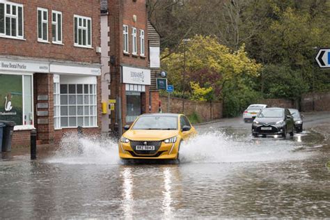 Map shows where five warnings and 91 alerts for flooding are across UK