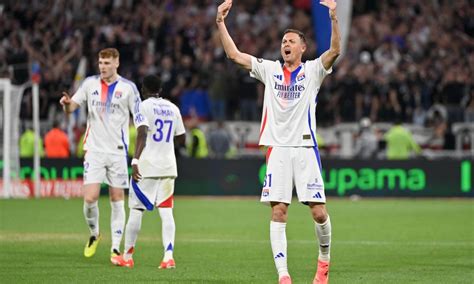 Toulouse Fc Ol Le Point M Dical Et Le Groupe Avant De Se Rendre Au